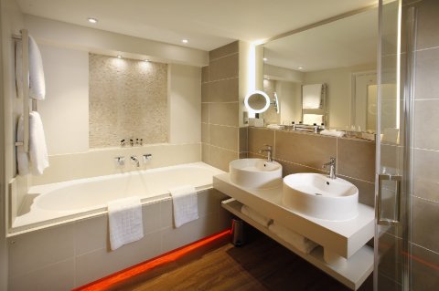 En-suite Bathroom - Sands Hotel