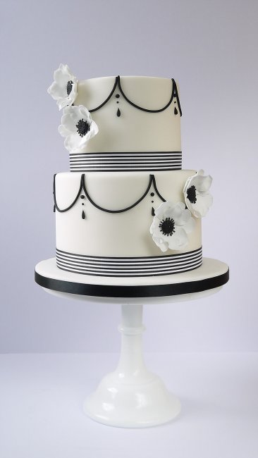 Black and White Anemone Cake - The Little Kendal Cakery